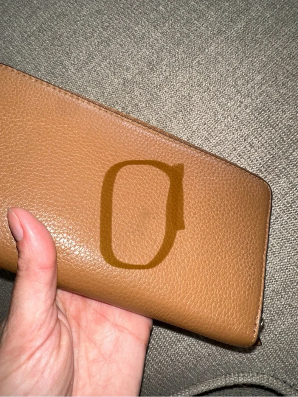 Tory Burch Bombe T Cognac Pebbled Leather Zip Wallet - Picture 5 of 6